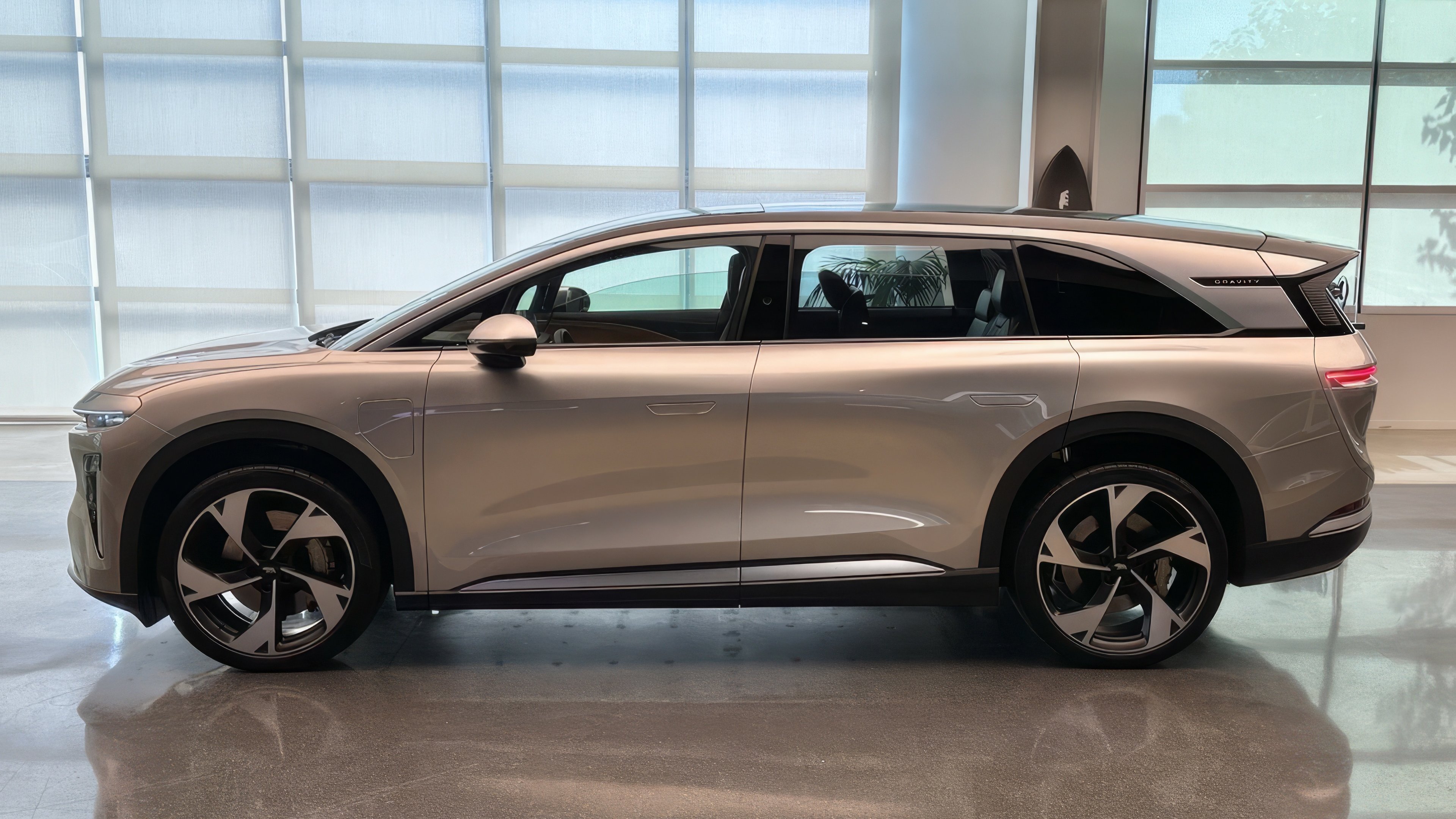 Lucid Gravity  side view