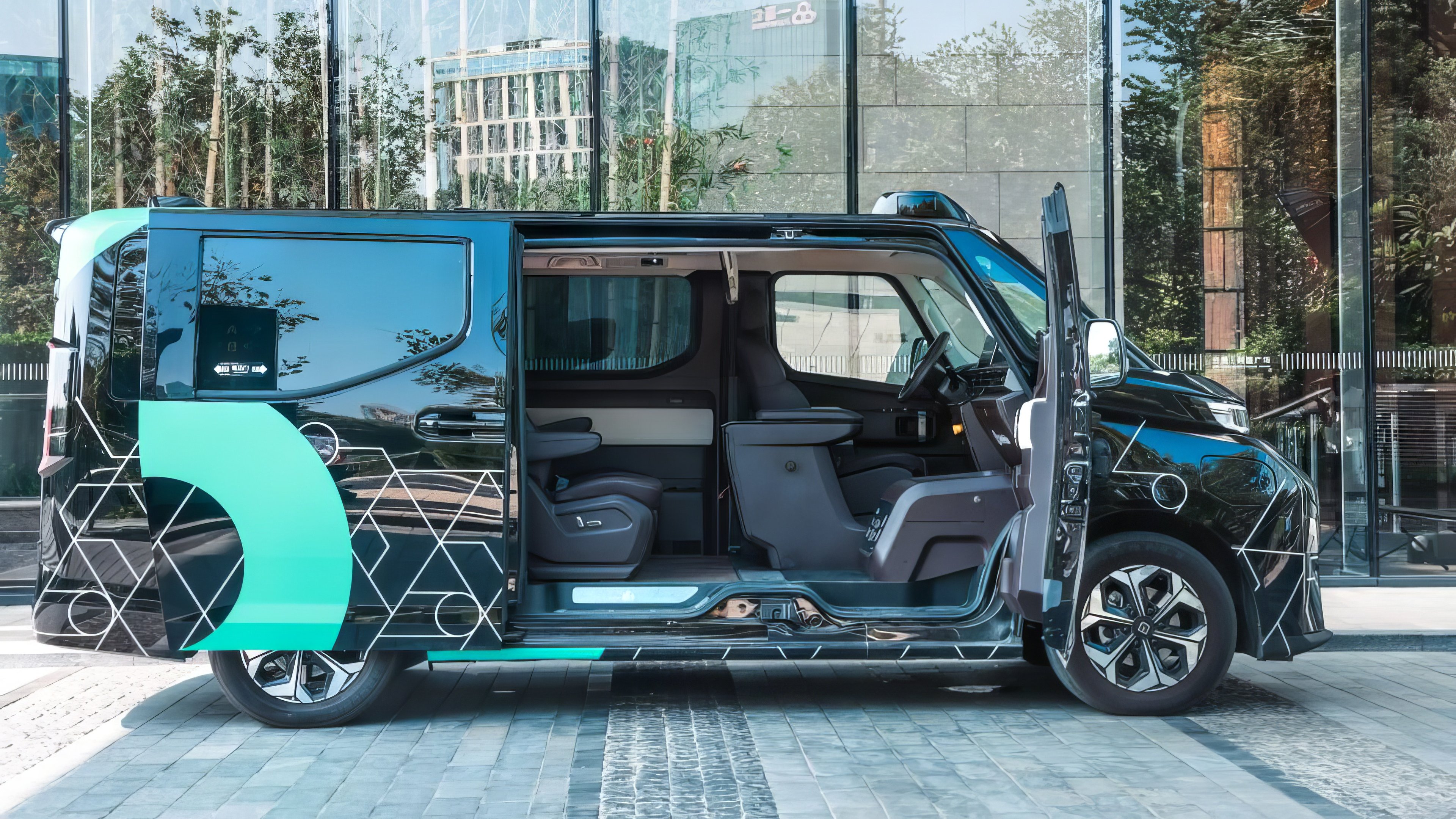 Farizon SuperVan GXR side view