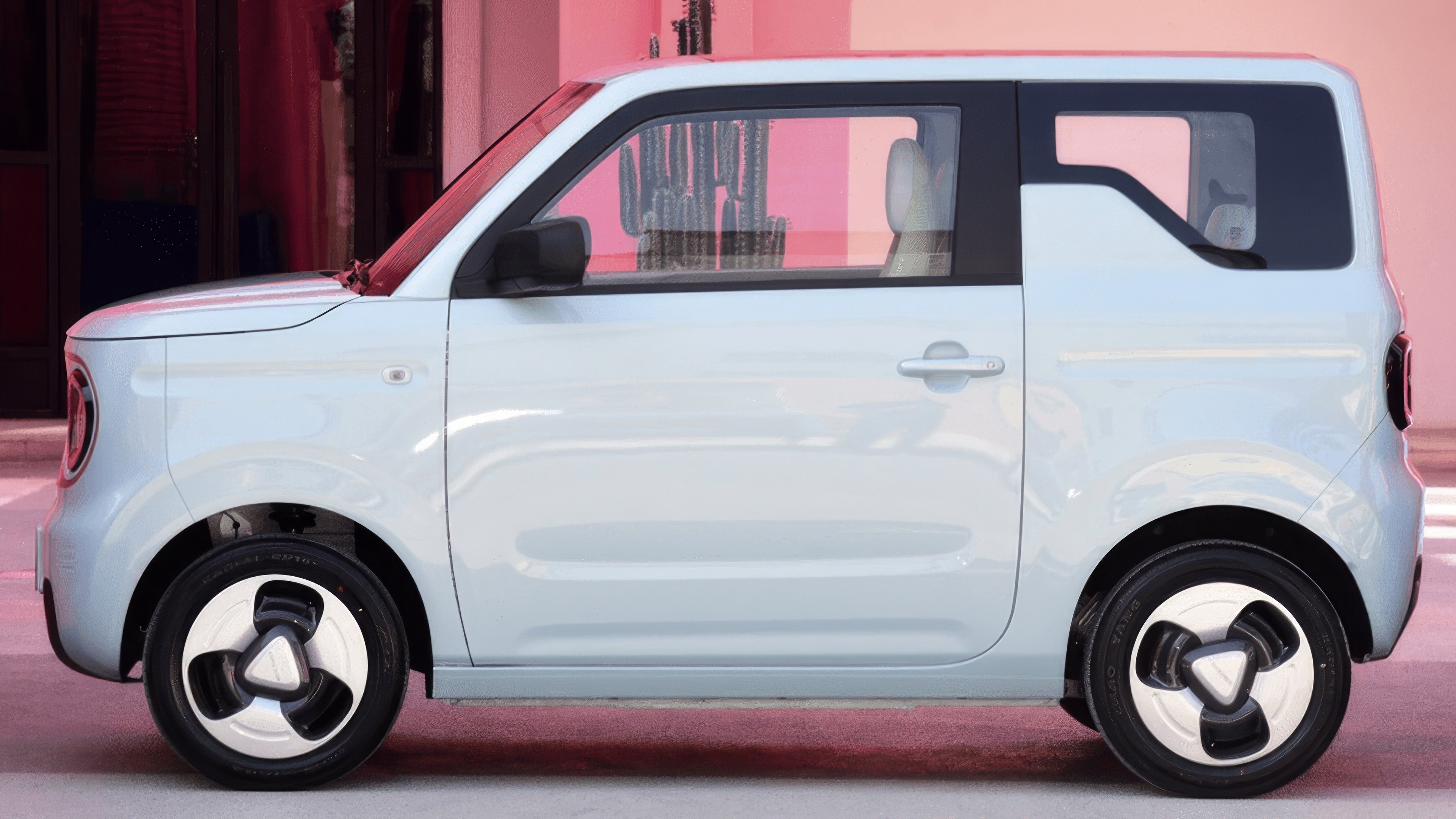 Geely Geometry Panda Mini side view