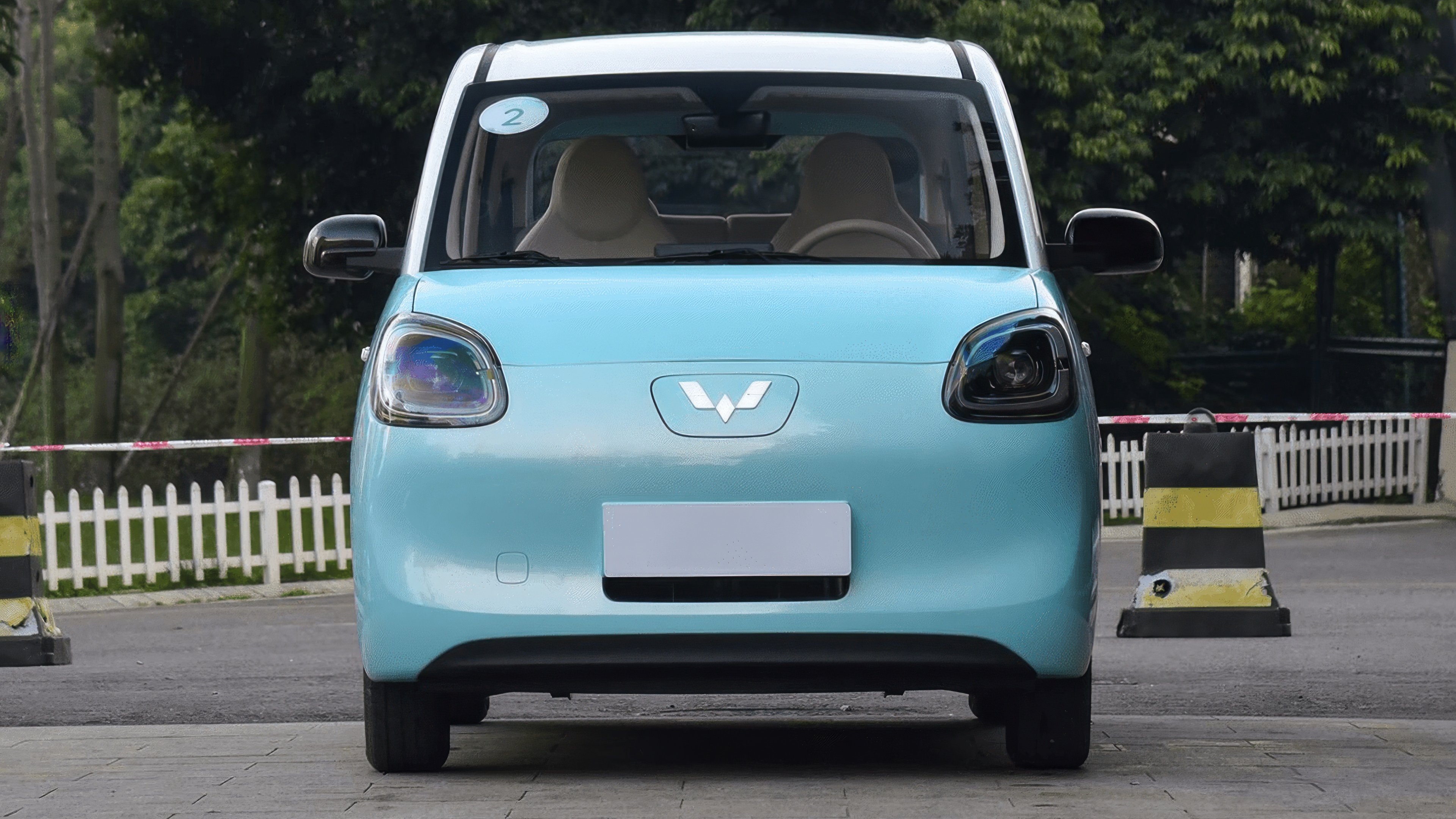 Wuling Mini EV Hatchback | Cabrio front view