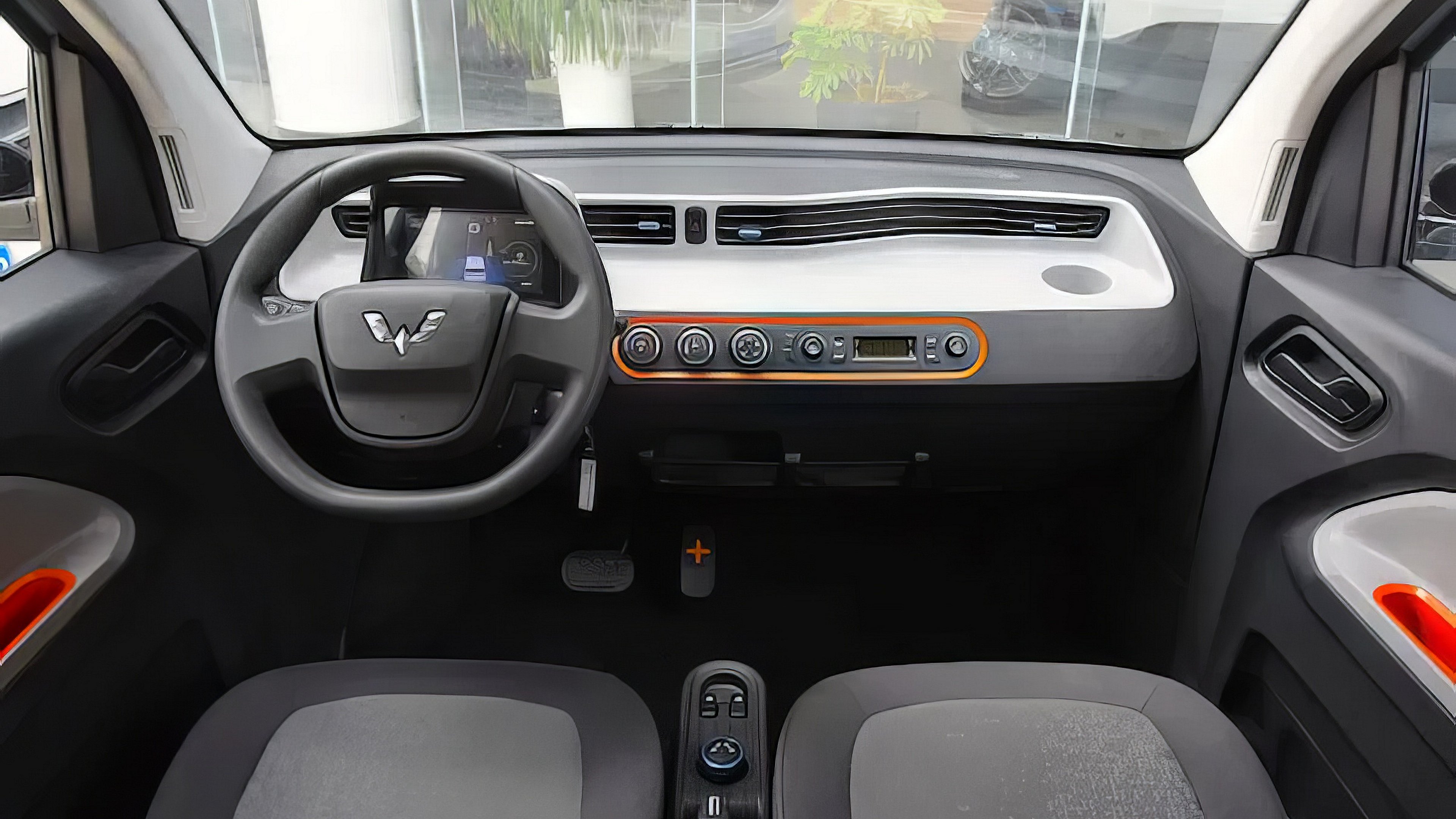 Wuling Mini EV Hatchback | Cabrio interior view
