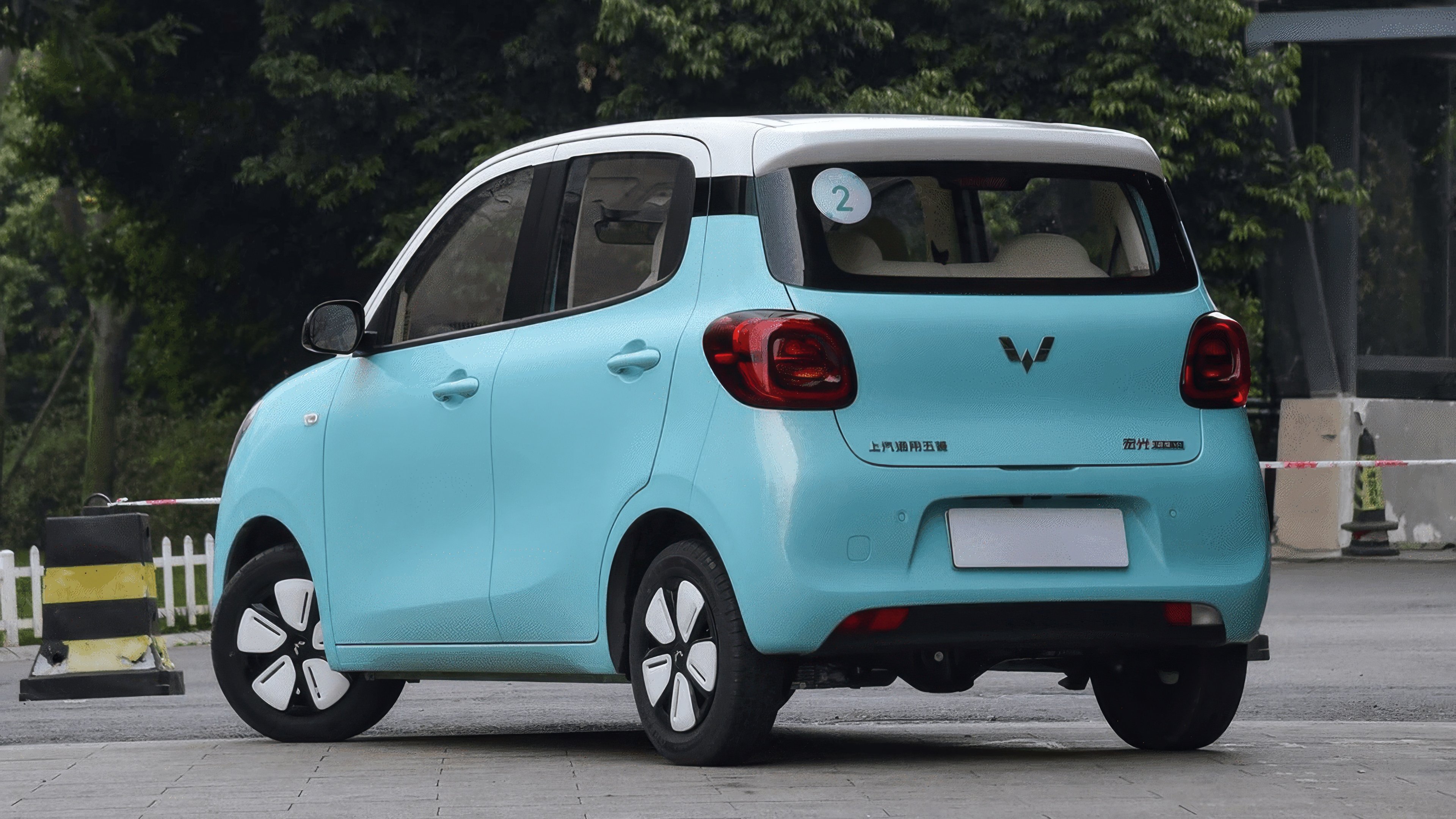 Wuling Mini EV Hatchback | Cabrio rear view