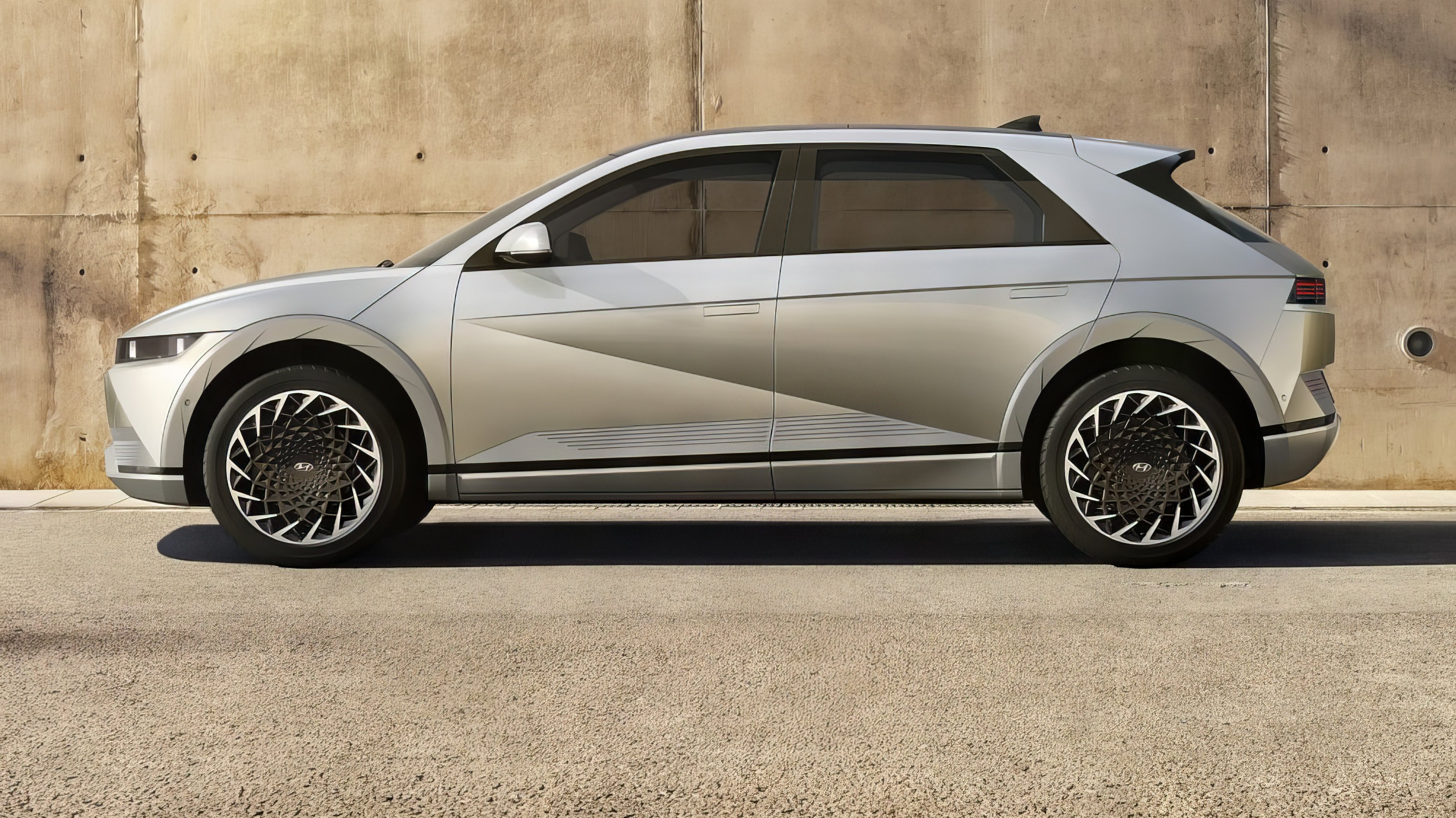 Hyundai IONIQ 5  side view