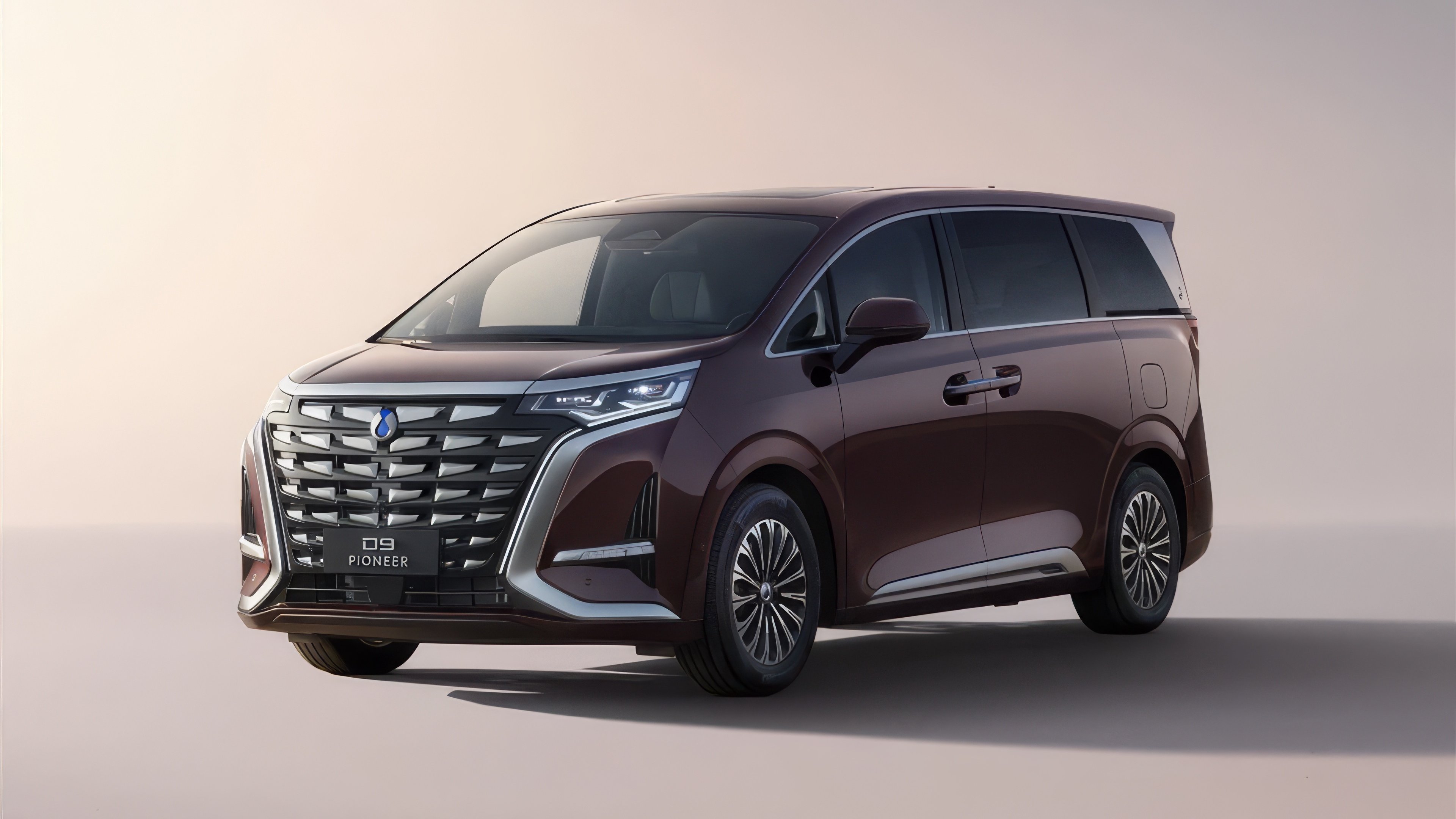 Denza D9 EV AWD front view